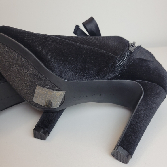 Black velvet heel satin laces coquette nwot - Picture 9 of 13